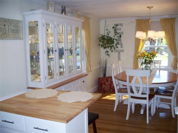 8 Miles Standish Road Marblehead, MA 01945 - Photo 3 of 20 Gallery Image 3