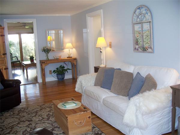 8 Miles Standish Road Marblehead, MA 01945 - Photo 5 of 20 Gallery Image 5