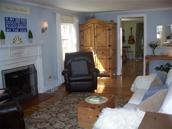 8 Miles Standish Road Marblehead, MA 01945 - Photo 6 of 20 Gallery Image 6