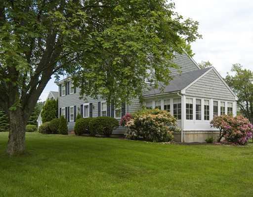 16 Longmeadow Road Cumberland Foreside, ME 04110 - Photo 11 of 16 Exterior Front.
