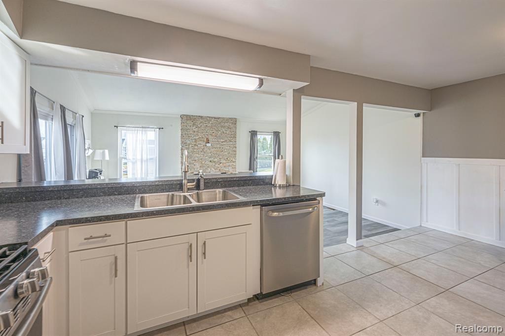 22257 Derby Road Woodhaven, MI 48183 - Photo 9 of 23