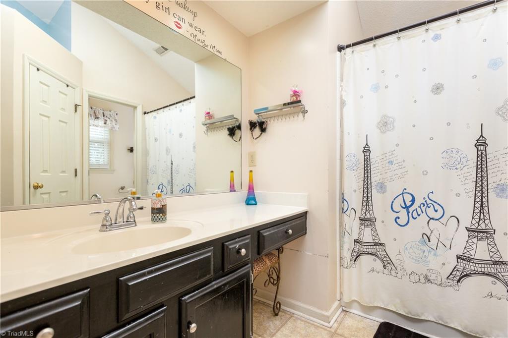 3254 Timberwolf Avenue High Point, NC 27265 - Photo 23 of 29 Primary Bath