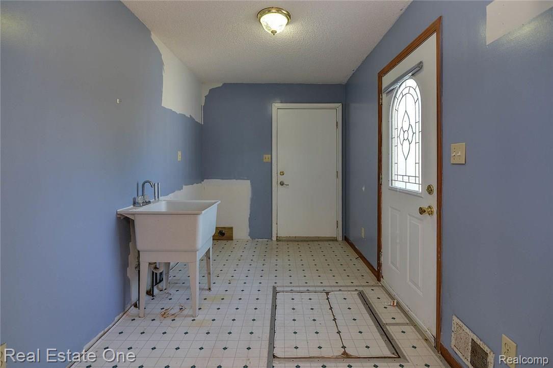 727 West Schafer Road Howell, MI 48843 - Photo 14 of 27 26_23.jpg