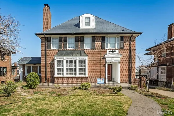 $1,480,000 | 77 Aberdeen Place, Clayton, MO 63105