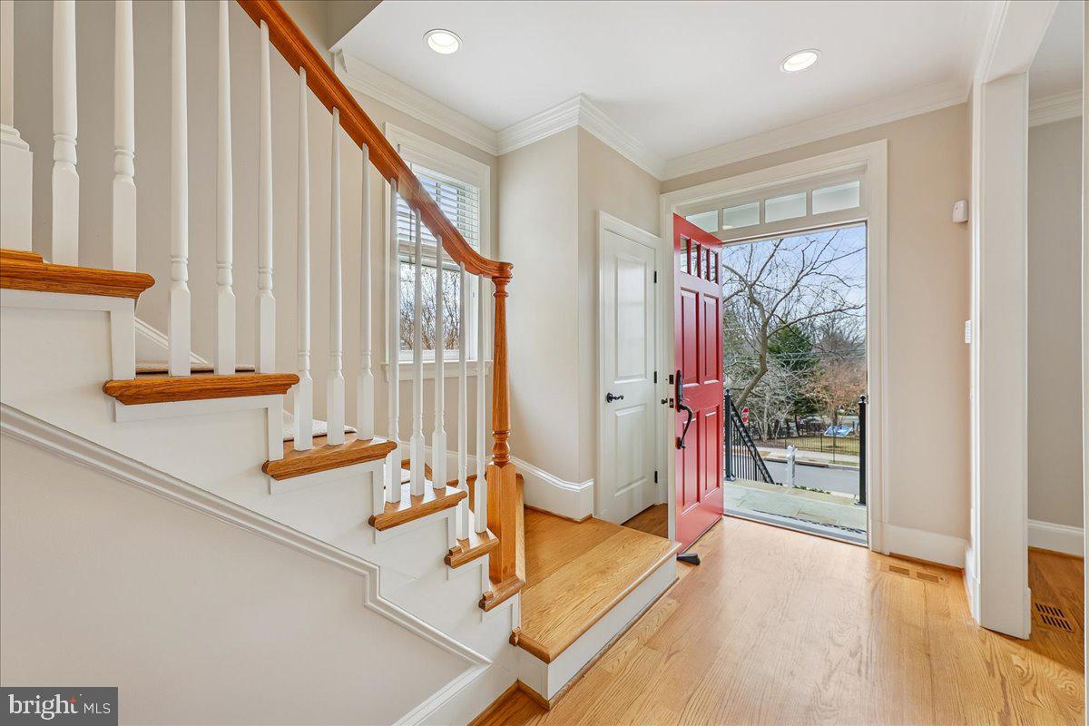 5601 Broad Branch Road Northwest Washington, DC 20015 - Photo 17 of 56 Foyer