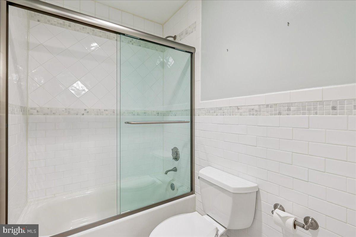 5601 Broad Branch Road Northwest Washington, DC 20015 - Photo 41 of 56 Jack and Jill Bath - 2nd Level