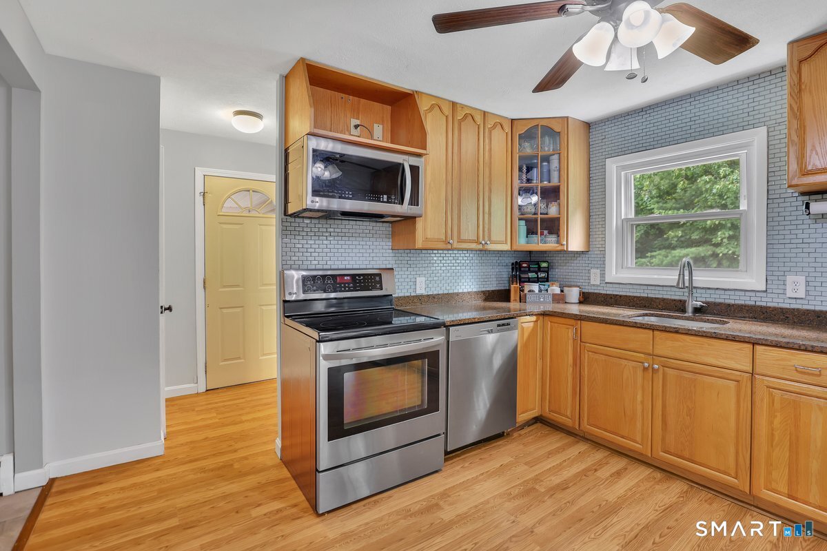 52 Jackson Road Enfield, CT 06082 - Photo 8 of 30