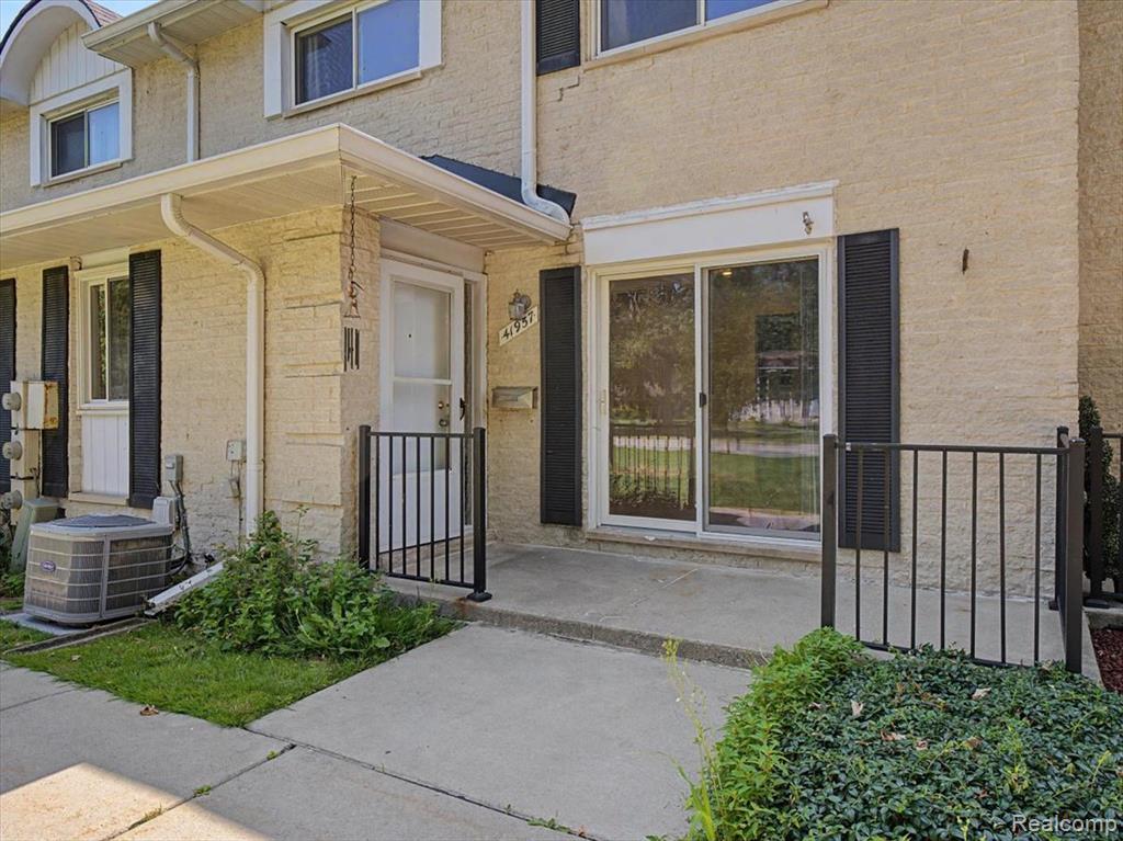 41957 Utica Road Sterling Heights, MI 48313 - Photo 4 of 43