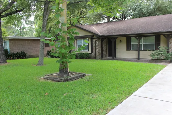 $2,400 | 10301 Ivyridge Road, Houston, TX 77043