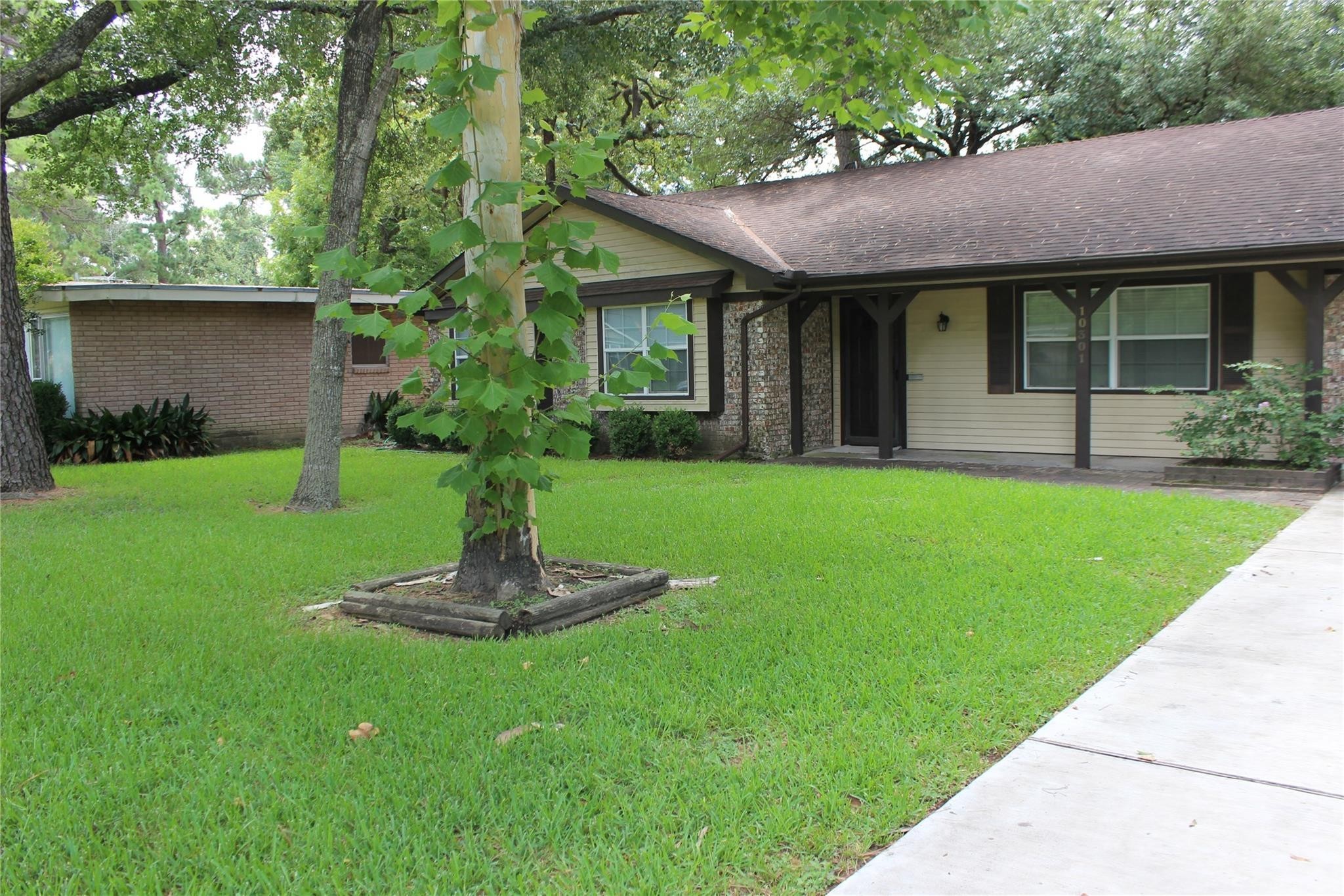 10301 Ivyridge Road Houston, TX 77043 - Photo 1 of 23 Great curb appeal