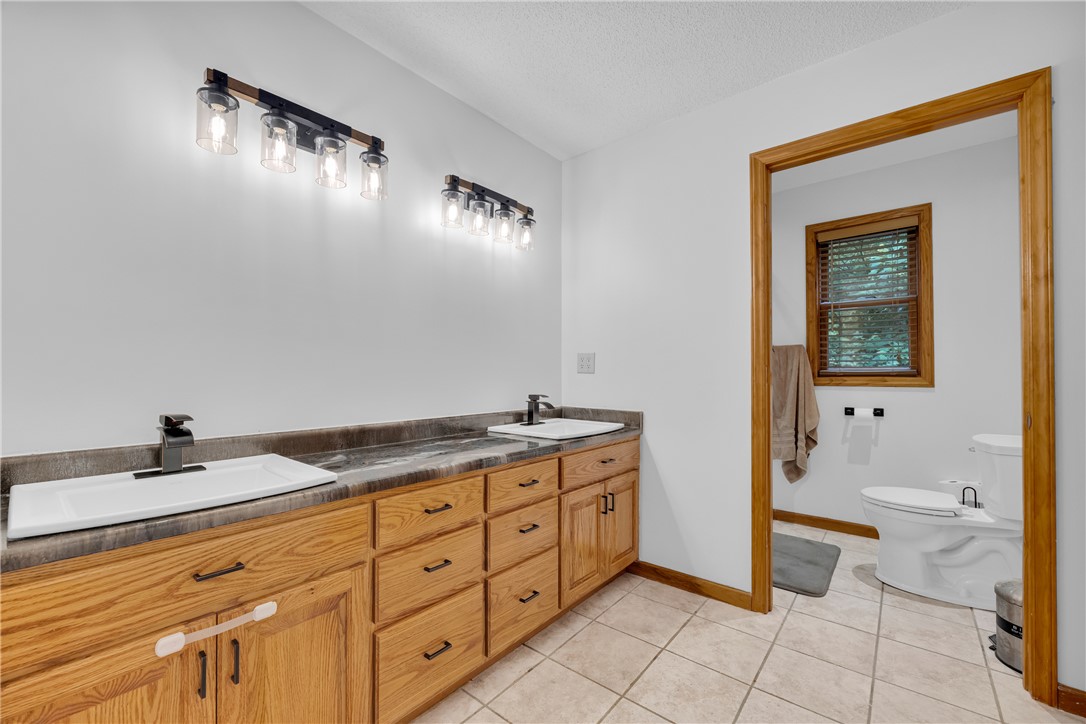 932 Bay Ridge Drive Salem, SC 29676 - Photo 27 of 48 Master Bathroom