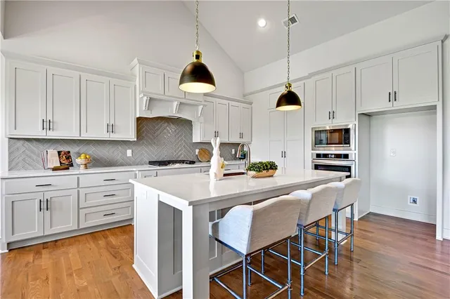 $830,000 | 14500 Meadow Lane, Leawood, KS 66224