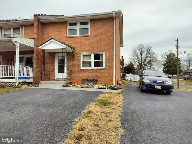 $1,900 | 103 Fairview Avenue, Front Royal, VA 22630