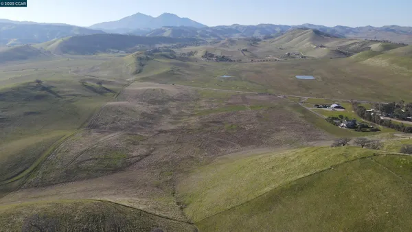 a view of a dry yard with mountain