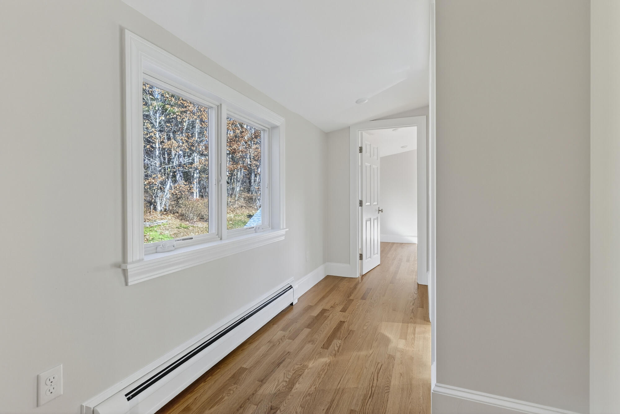 258 Foreside Road Cumberland, ME 04110 - Photo 35 of 83 2nd Floor Hall