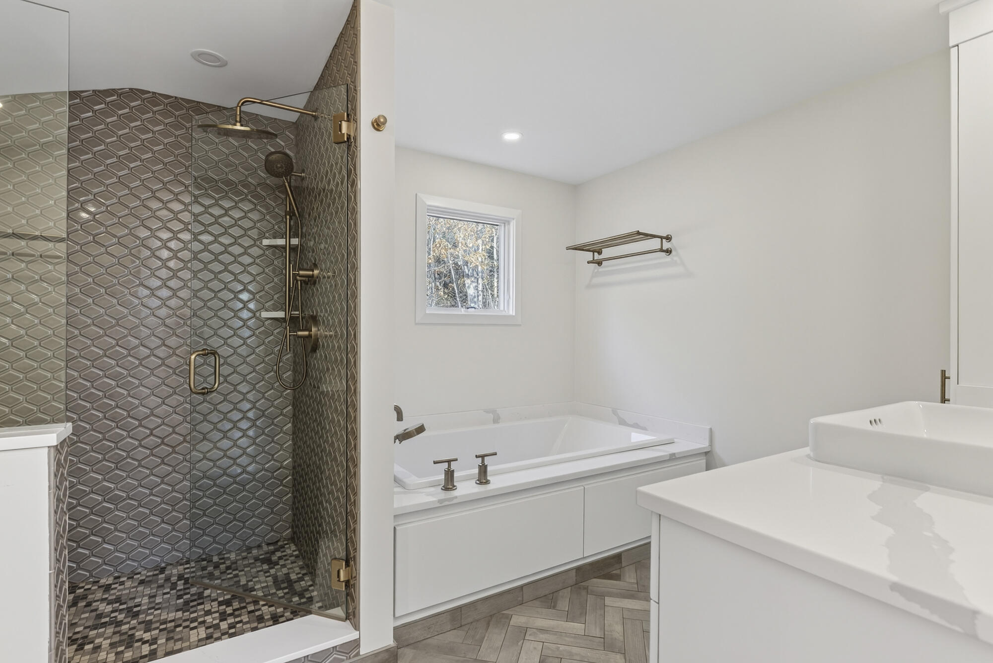 258 Foreside Road Cumberland, ME 04110 - Photo 42 of 83 Primary Bath