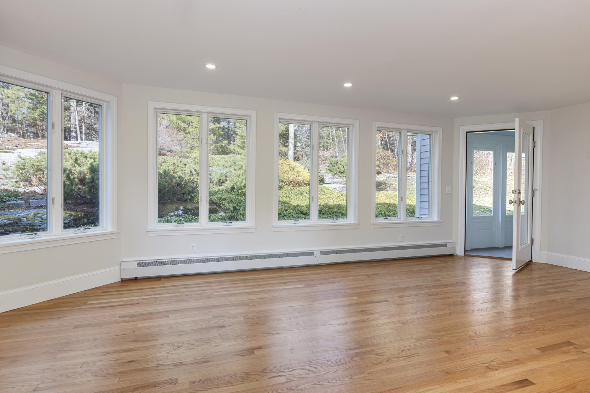 258 Foreside Road Cumberland, ME 04110 - Photo 5 of 83 Living Room