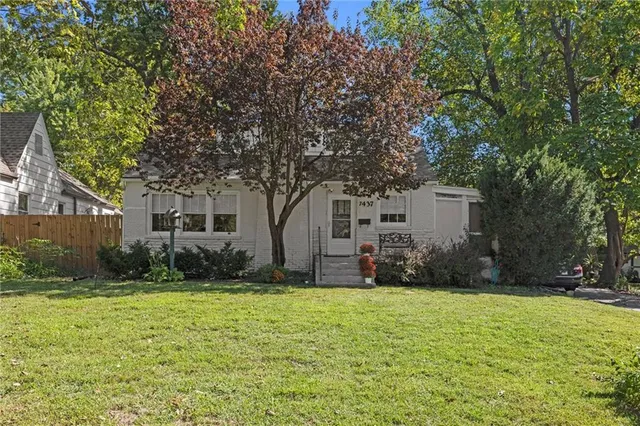 $395,000 | 7437 Belinder Avenue, Prairie Village, KS 66208