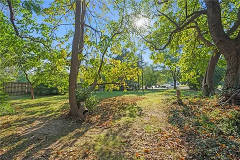 $395,000 | 7437 Belinder Avenue, Prairie Village, KS 66208