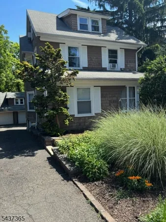 $2,900 | 9 Laurel Place, Montclair, NJ 07043