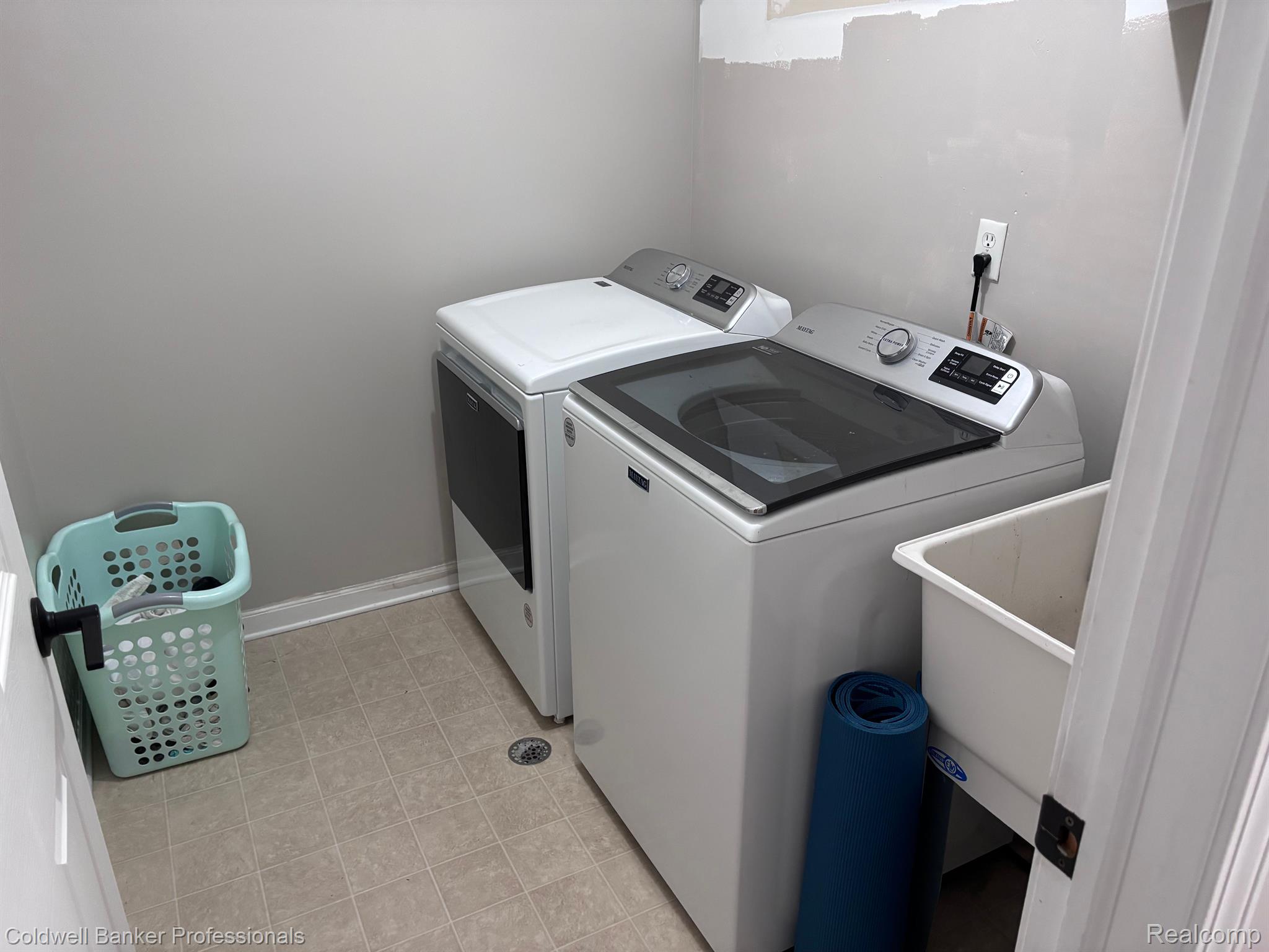 33540 Utica Road, Unit 13 Fraser, MI 48026 - Photo 20 of 20 Laundry room
