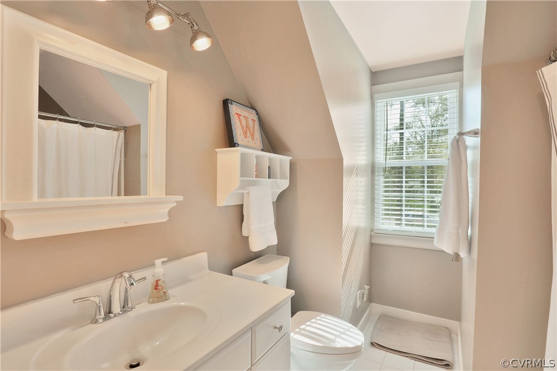 2601 Kentford Road Midlothian, VA 23113 - Photo 22 of 35 a bathroom with a sink toilet and shower