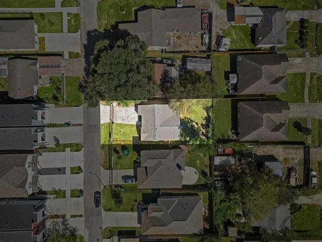 a picture of a bench in front of a wall