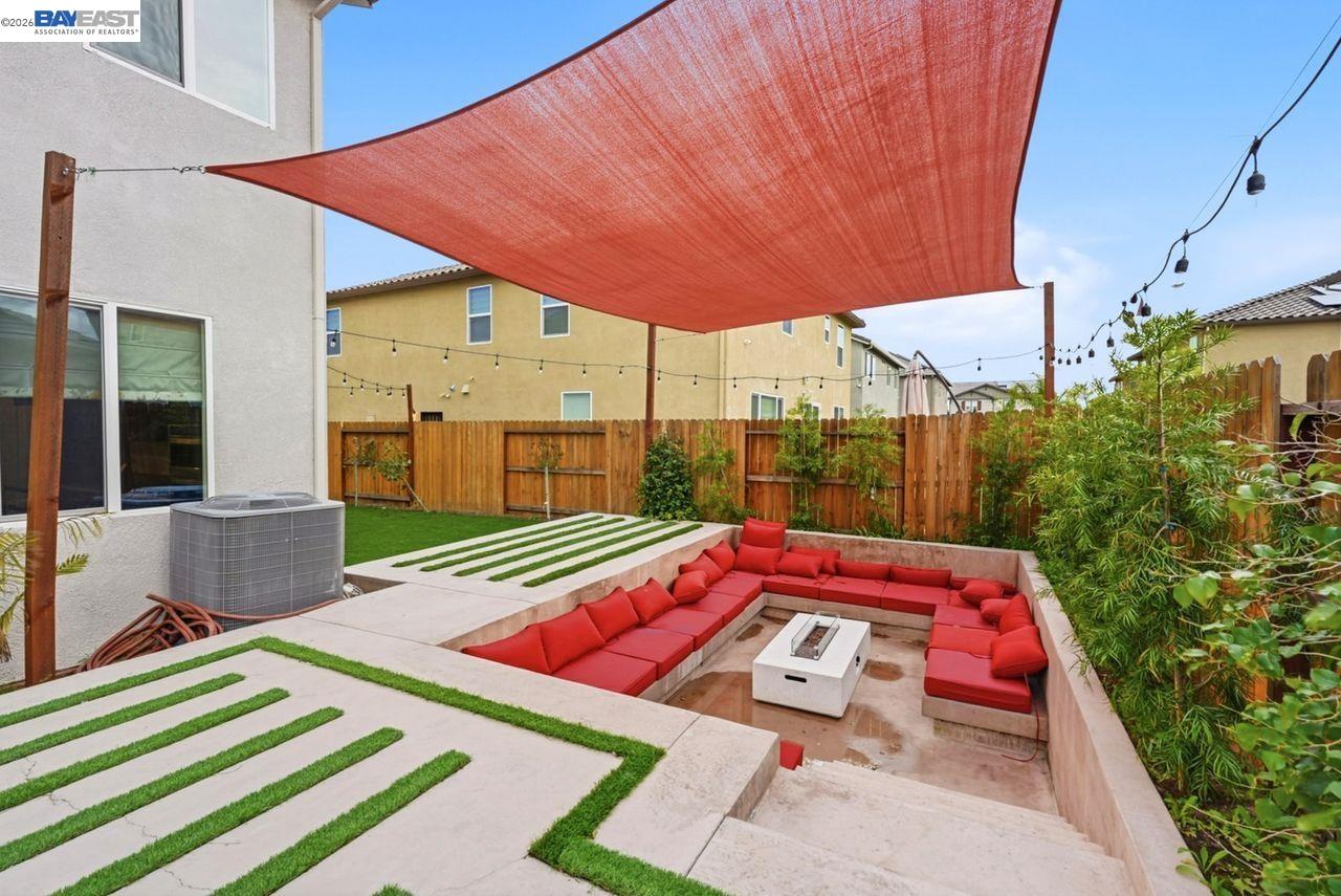 a view of an outdoor space