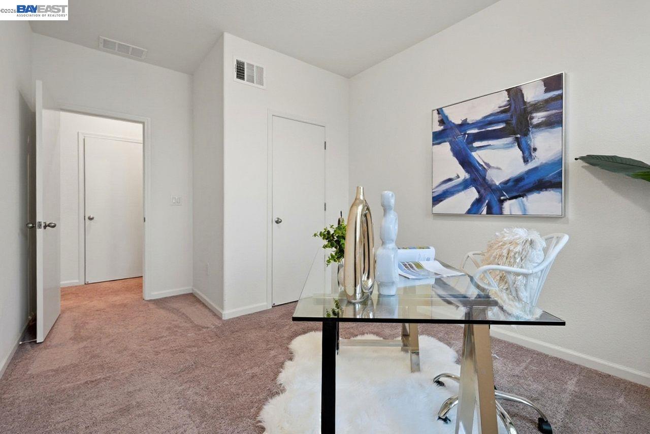 1444 Meridian Street Manteca, CA 95337 - Photo 20 of 45 a view of a hallway with seating area