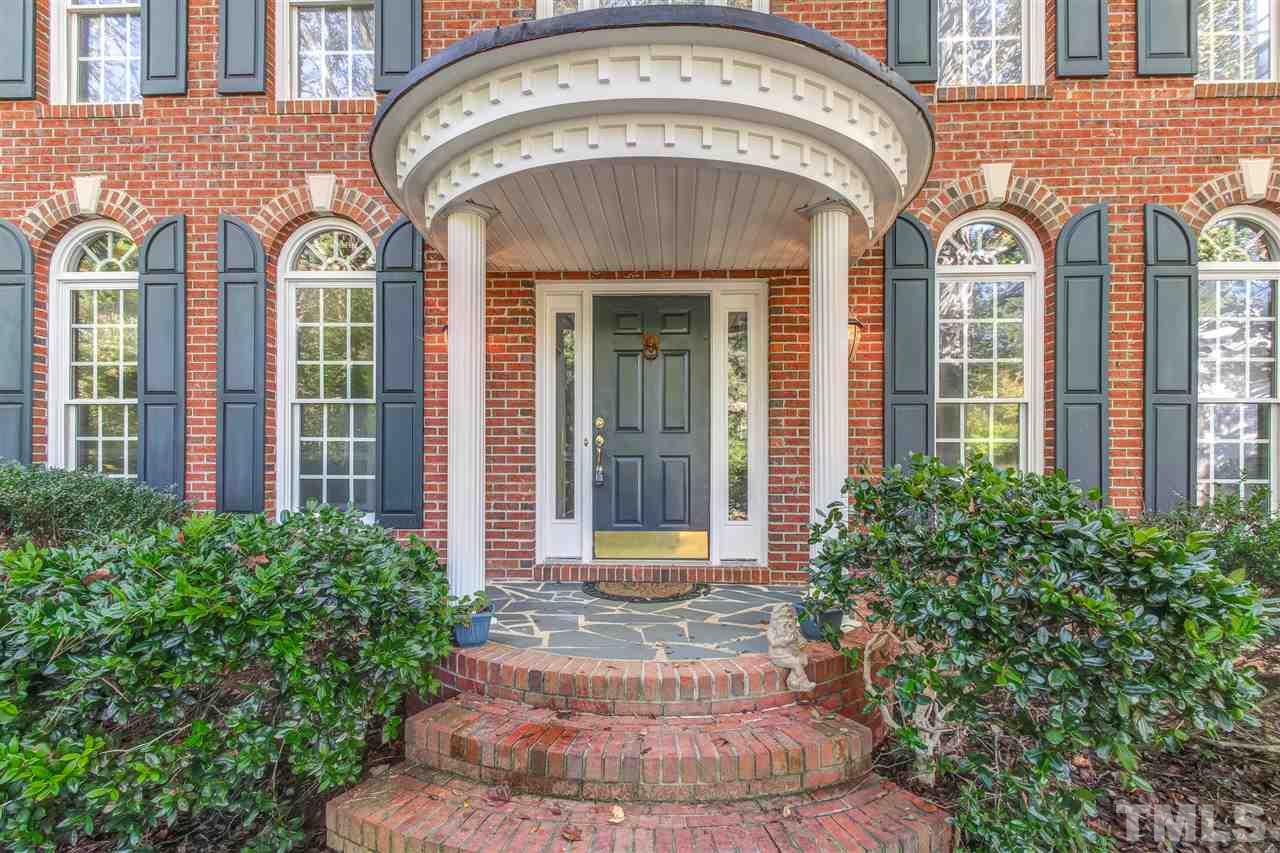 9024 Hemingwood Court Raleigh, NC 27613 - Photo 2 of 28 a front view of a house with garden