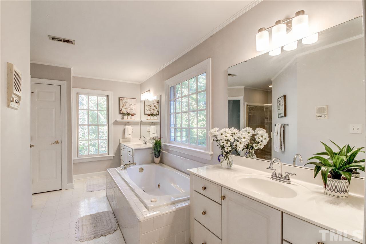 9024 Hemingwood Court Raleigh, NC 27613 - Photo 21 of 28 a spacious bathroom with a tub sink and mirror