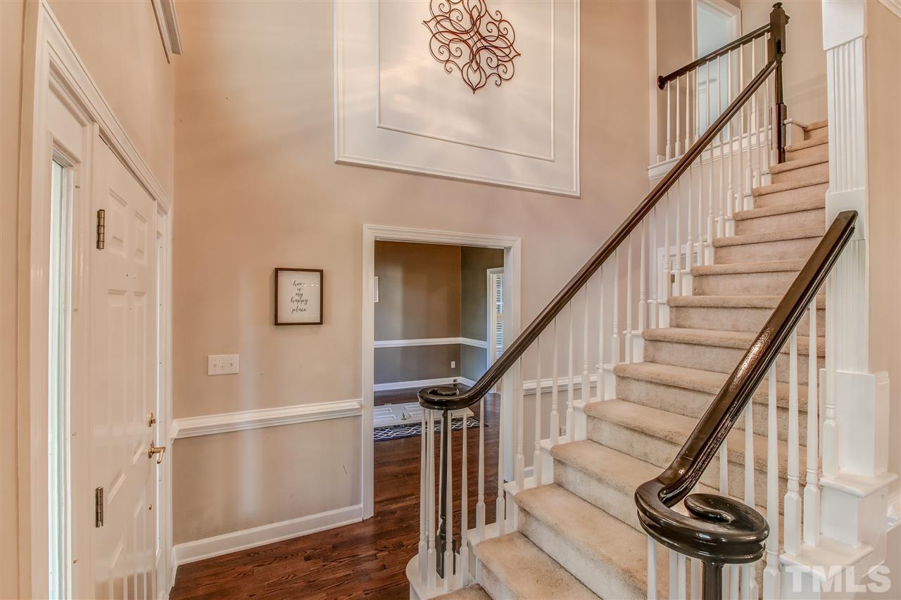 9024 Hemingwood Court Raleigh, NC 27613 - Photo 4 of 28 a view of entryway