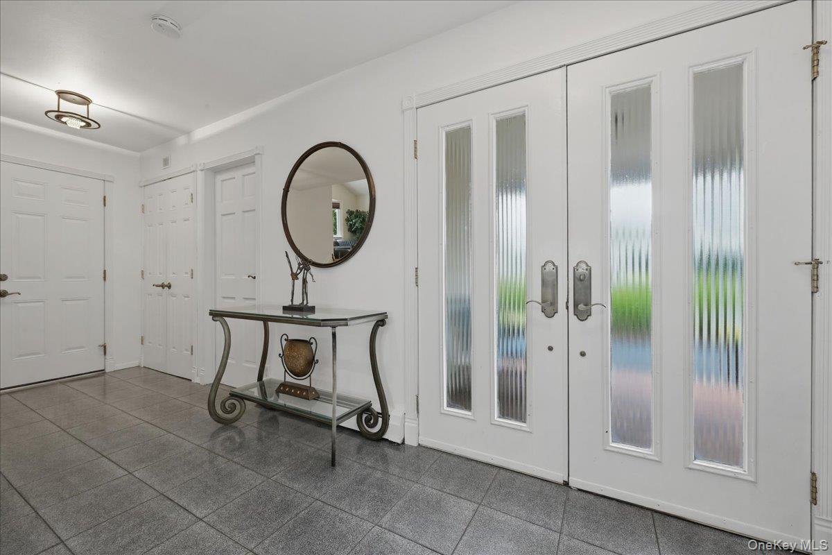 2461 Riviera Lane Bellmore, NY 11710 - Photo 4 of 44