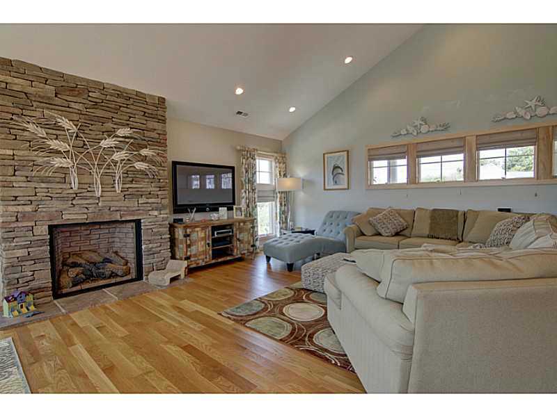 229 Bonnet Point Road Narragansett, RI 02882 - Photo 15 of 23 Living Room.
