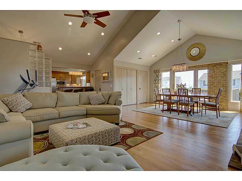 229 Bonnet Point Road Narragansett, RI 02882 - Photo 16 of 23 Living Room.
