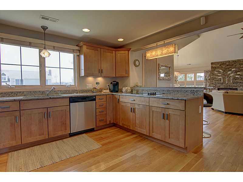 229 Bonnet Point Road Narragansett, RI 02882 - Photo 6 of 23 Kitchen.