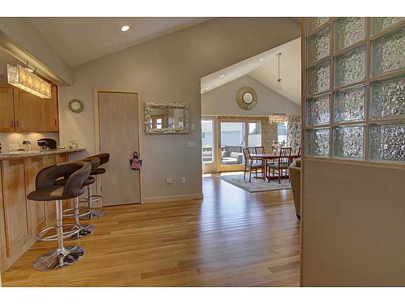 229 Bonnet Point Road Narragansett, RI 02882 - Photo 9 of 23 Kitchen.