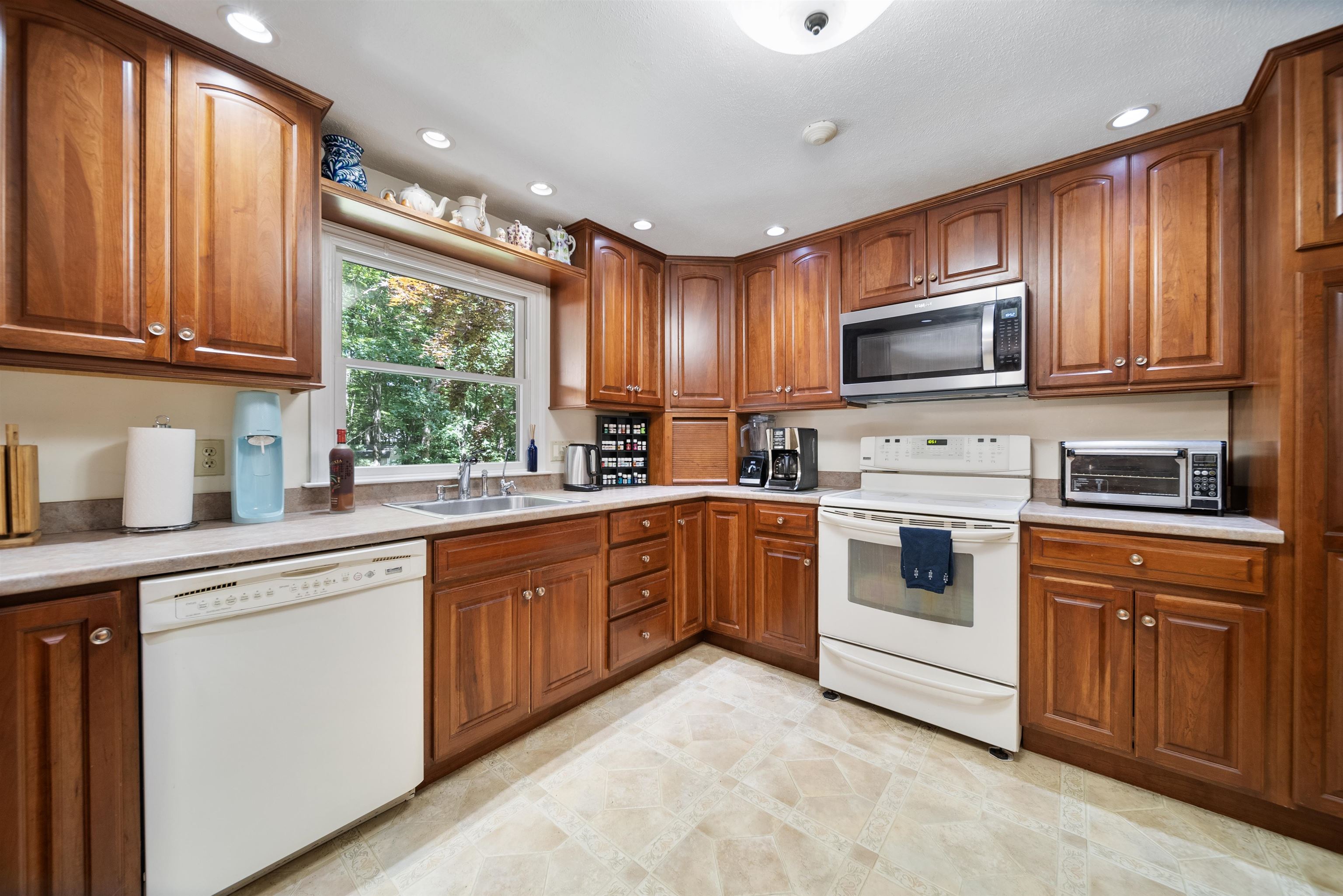 46 Walker Road Atkinson, NH 03811 - Photo 17 of 30