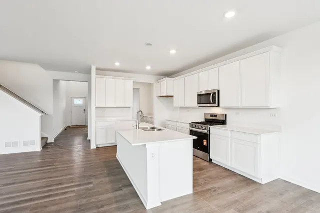 $699,990 | 1231 Wildflower Lane, Bartlett, IL 60103