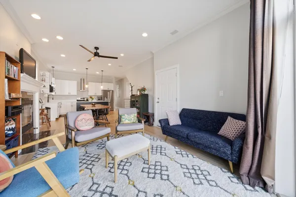 $699,000 | 1457 North Artesian Avenue, Unit 1, Chicago, IL 60622