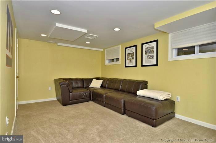 5512 Northfield Road Bethesda, MD 20817 - Photo 21 of 29 a living room with furniture and a window