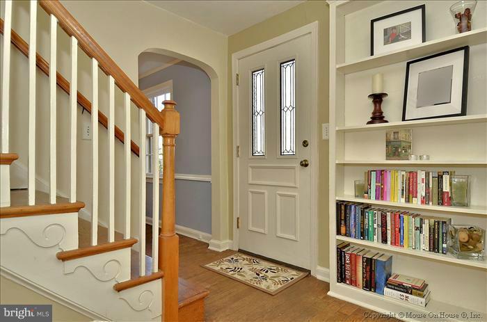 5512 Northfield Road Bethesda, MD 20817 - Photo 7 of 29 a view of an entryway with workspace