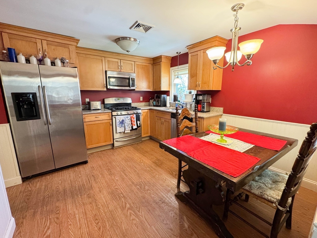 81-83 South Road Bedford, MA 01730 - Photo 5 of 19