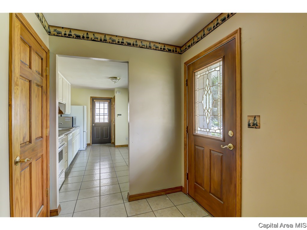 2317 Stokebridge Road Springfield, IL 62702 - Photo 7 of 36