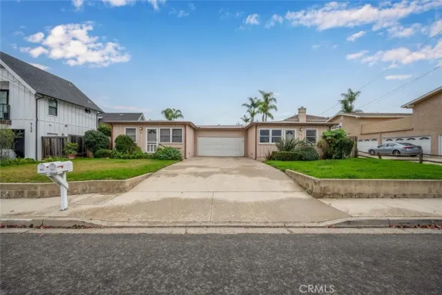 $1,295,000 | 1612 Orange, Costa Mesa, CA 92626