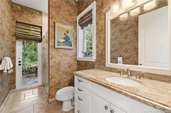 a room with lots of tables and chairs