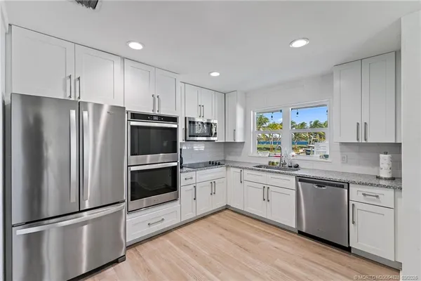 $2,300,000 | 540 Southeast St Lucie Boulevard, Stuart, FL 34996