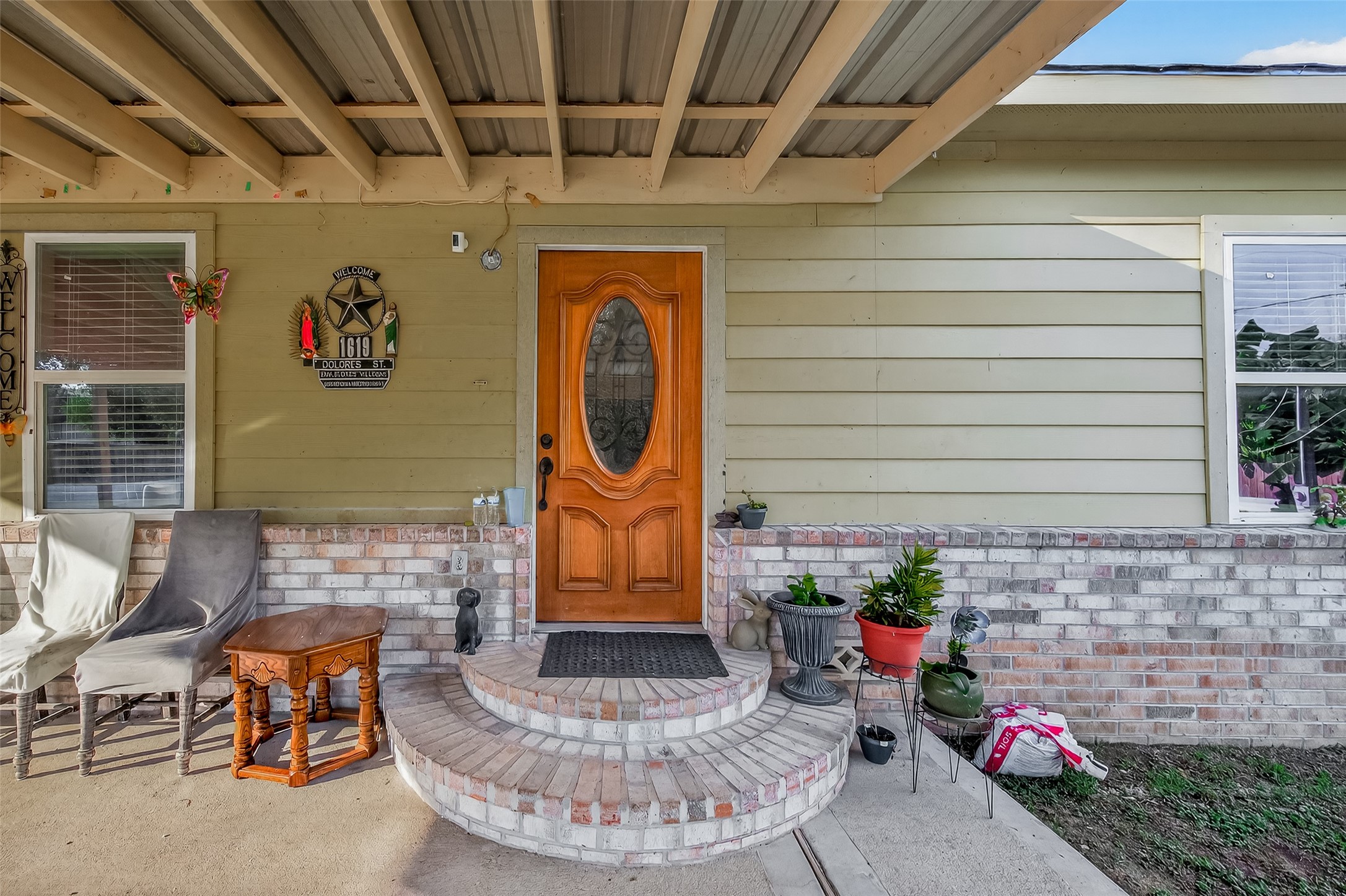 1619 Dolores Street Rosharon, TX 77583 - Photo 5 of 31 a outdoor space with patio the couches and a potted plant