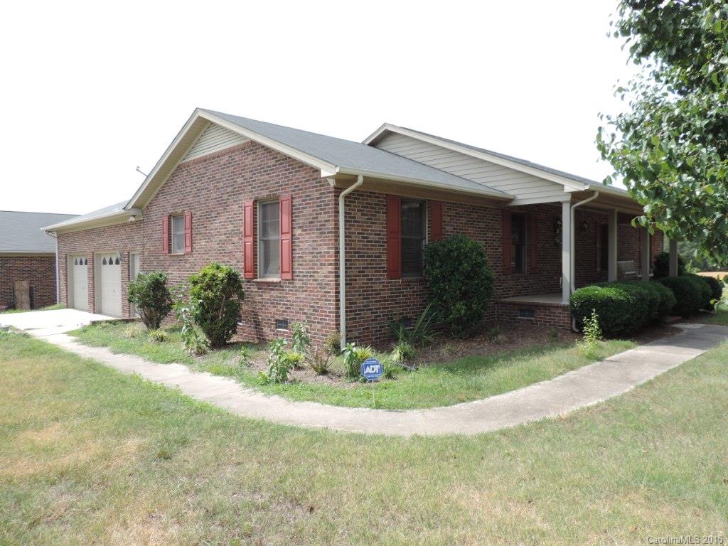 225 Woodridge Road Mooresville, NC 28115 - Photo 2 of 23 a front view of a house with garden