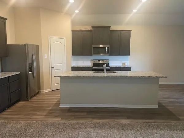 $2,195 | 205 Lake Ridge, Princeton, TX 75407